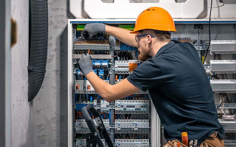 Mantenimiento eléctrico para tiendas y centros comerciales